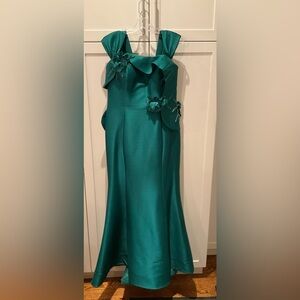 Terani Couture Emerald Satin Flower-Appliqué Formal Dress for Women